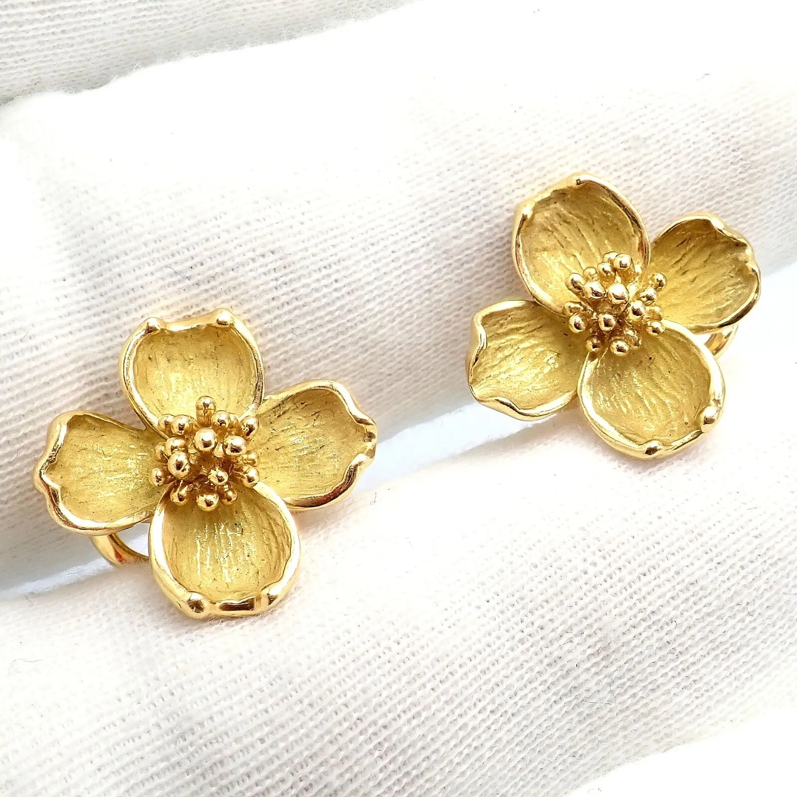 Authentic! Vintage Tiffany & Co 18K Yellow Gold Dogwood Flower Earrings