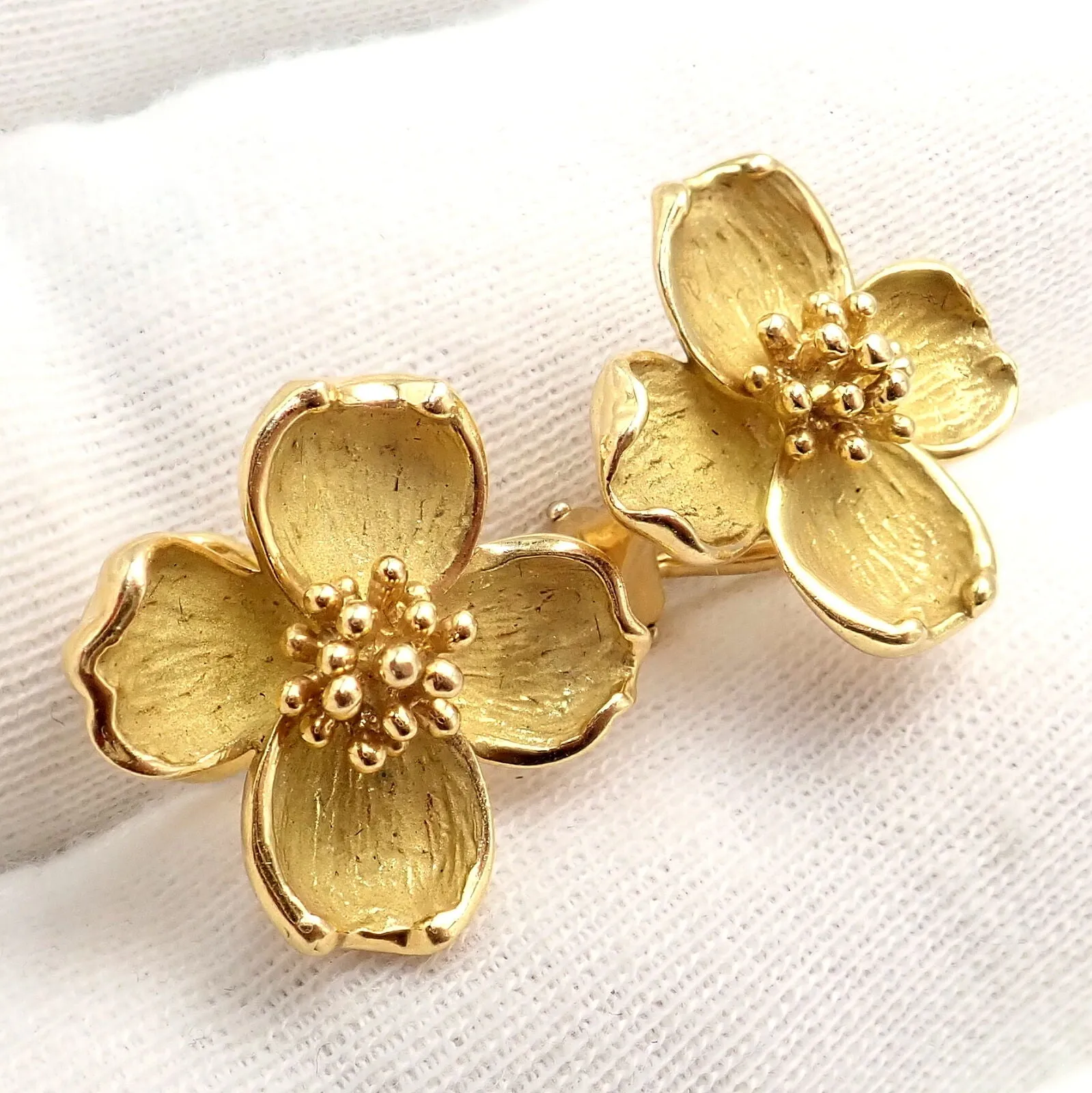 Authentic! Vintage Tiffany & Co 18K Yellow Gold Dogwood Flower Earrings
