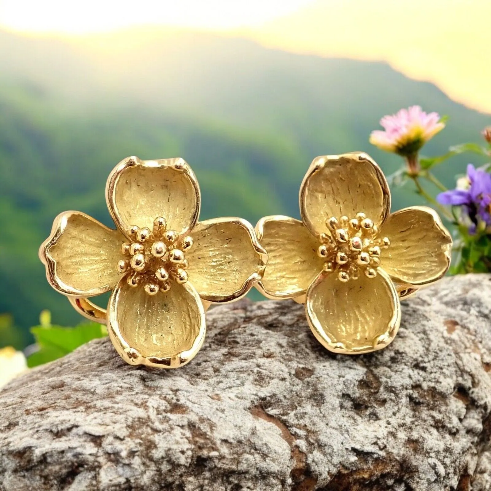 Authentic! Vintage Tiffany & Co 18K Yellow Gold Dogwood Flower Earrings