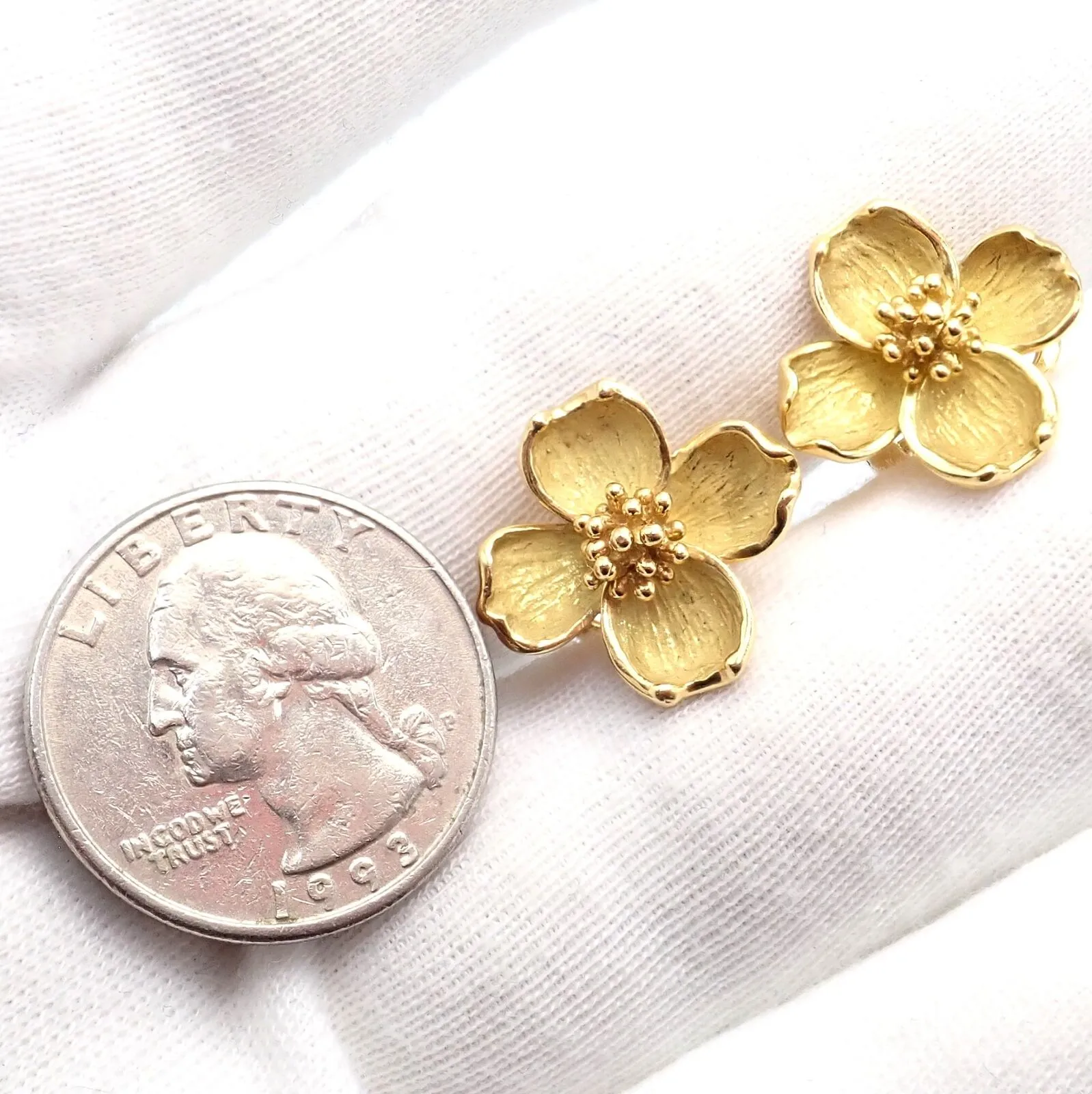 Authentic! Vintage Tiffany & Co 18K Yellow Gold Dogwood Flower Earrings