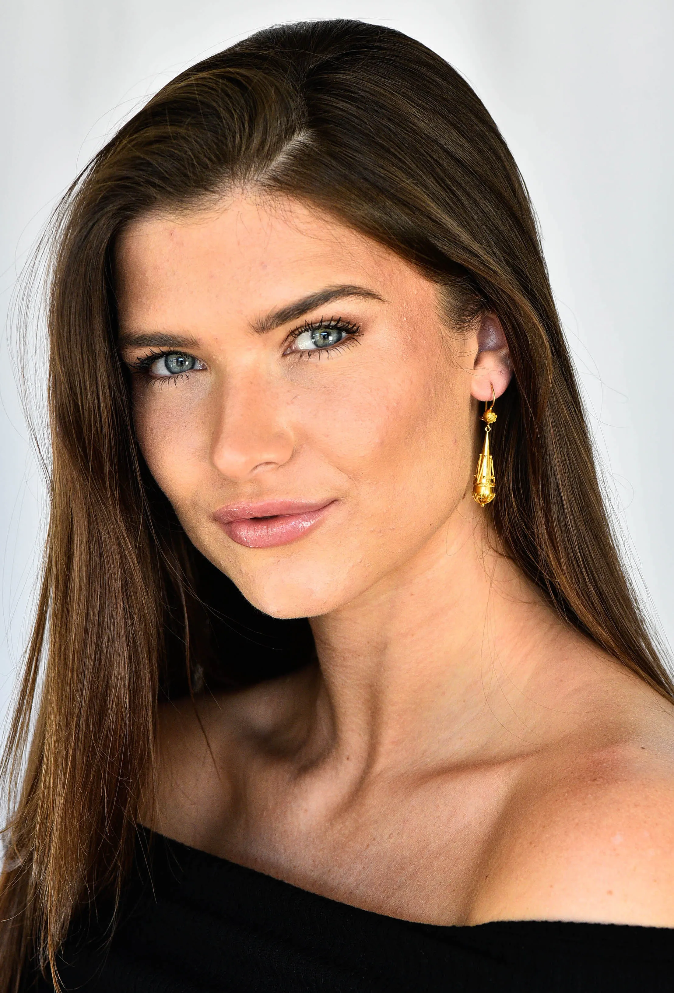 British Victorian Etruscan Revival 15 Karat Yellow Gold Drop Earrings