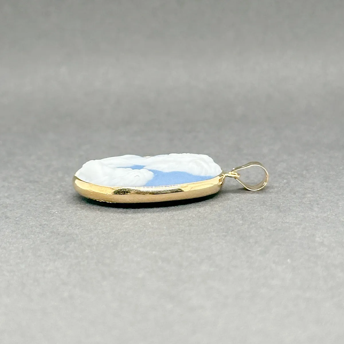 Estate 10K Y Gold Plastic Mother & Child Cameo Pendant