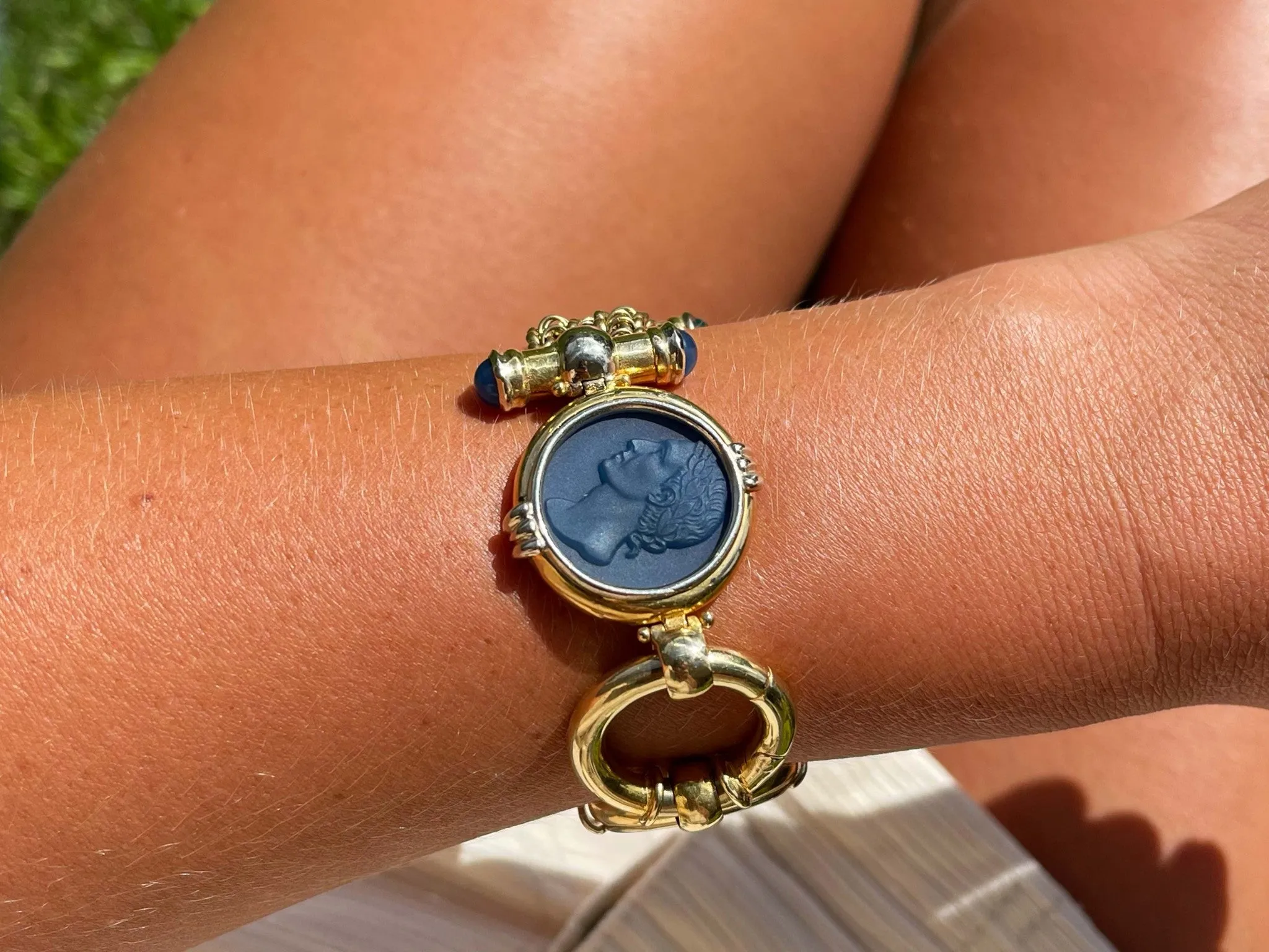 Three Agate Heads Wide Chain Link Bracelet in 14k Yellow Gold